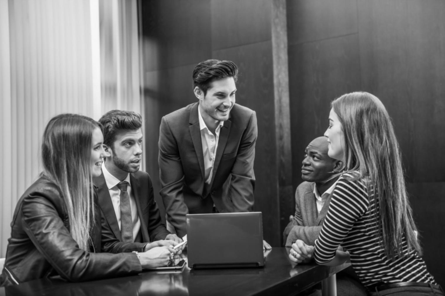 Espacio de trabajo ephyrloiqvia - oficina moderna para consultas sobre presupuestos digitales